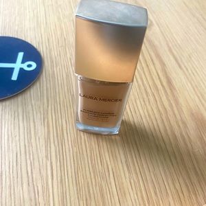 Like new Laura Mercier foundation